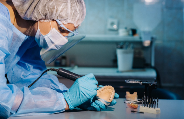 Inside a Dental Laboratory: The Technique of Production of Dental Crowns, Bridges, and Dentures
